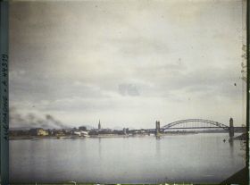 Image représentant Allemagne, Bonn, e soir sur le Rhin