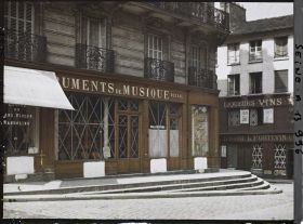 Image représentant Vitrines de magasin protégées contre les bombardements rue des Anglais et rue Domat