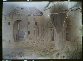 Image représentant France, Verdun, Evêché, trou d'Obus