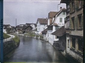 Image représentant La Sarner Aa depuis le pont qui mène au château de Landenberg