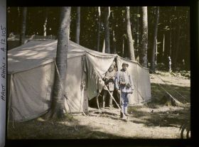 Image représentant Théâtre aux armées, garde du vestiaire