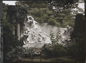 Image représentant Monument d'Alfred de Musset au Jardin de la Vallée suisse, Le Rêve du Poète