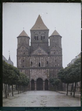 Image représentant France, Marmoutier, Façade Romane de l'Eglise (XIe Se) et Clocher Central XIIe Se)