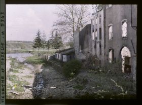Image représentant France, Gerbéviller, Les maisons du bord du ruisseau