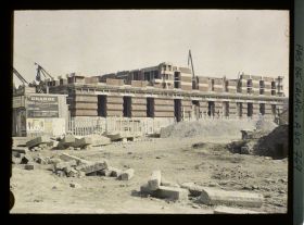 Image représentant France, Lens, L'Hôtel de Ville en reconstruction