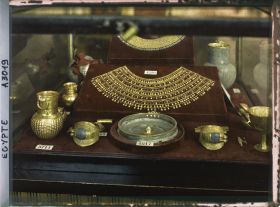 Image représentant Objets d'ornements au musée égyptien