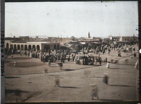 Image représentant La place Djema el Fna en fin de journée