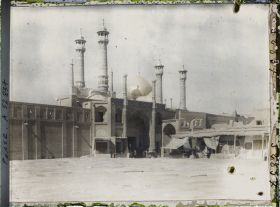 Image représentant Une des portes du sanctuaire de Fatima Masoumeh