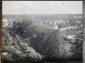 Image représentant Vue panoramique prise du belvédère de la promenade du Loch