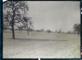 Image représentant France, Les Clayes, Champs venant d' être ensemencé