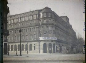 Image représentant L'emprunt national de 1920 à la Société Générale à l'angle du boulevard Haussmann et de la rue Halévy