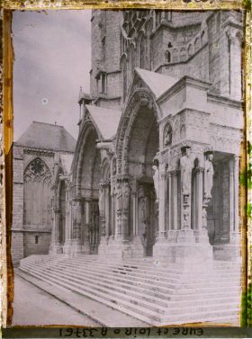 Image représentant Vue du portail nord de la cathédrale Notre-Dame