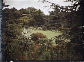 Image représentant Crocosmias et kniphofias ourlant la partie sud du marais, ici vue en direction du nord-est