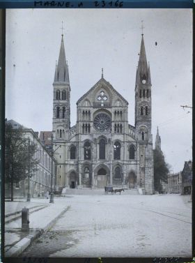 Image représentant France, Reims, Façade de l'Eglise St Rémi