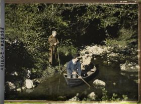 Image représentant Le comte Begouën et deux de ses fils dans la barque