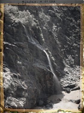Image représentant Une cascade dans les gorges