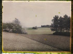 Image représentant Ile de France, Vallangoujard, Labour en cours et blé à l'arrière plan