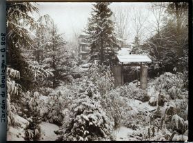 Image représentant Espace du " sanctuaire japonais " proche de la porte d'accès au " village japonais ", sous la neige