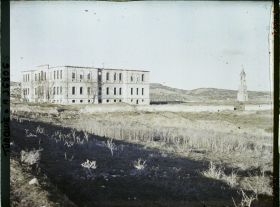 Image représentant Turquie, Biledjik, La grande école incendiée