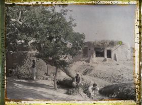 Image représentant Dans le village