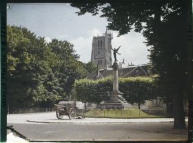 Image représentant France, Meaux, Le Monument de 1870 sur le Boulevard Jean Rose et la Cathédrale
