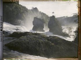Image représentant Les deux rochers au milieu des chutes du Rhin