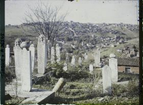 Image représentant Turquie, Constantinople- Eyoub, Petit Village d'Eyoub et tombes du Cimetière
