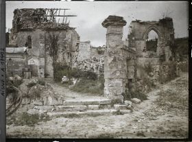 Image représentant France, Sancy, Ruines de l'Eglise vues de l'entrée du Cimetière