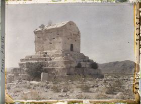 Image représentant Le tombeau de Cyrus II (vers 530 avant JC.)