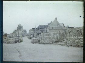 Image représentant Ville en Tardenois, Ville-en-Tardenois ; un coin du Village ; au fond, l'Eglise