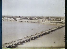 Image représentant Panorama sur le Tigre, le port des bateaux et les quartiers sud