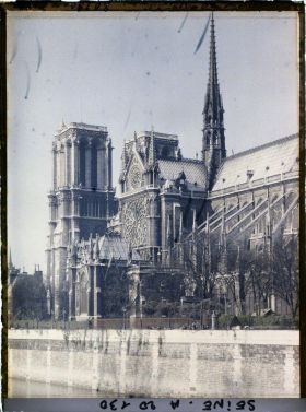 Image représentant La cathédrale Notre-Dame vue du port de Montebello
