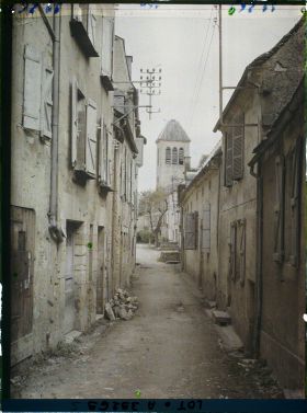 Image représentant France, Gourdon (Lot), La rue Baraison et la tour de l'Eglise des Cordeliers