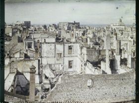 Image représentant Turquie, Smyrne, Incendie de Smyrne en Septembre 1922, Vue Gle vers les Hôtels Kraemer et d'Angleterre et le Gd Théâtre