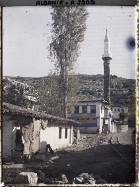 Image représentant Mosquée près du bazar et d'une voie à charriots
