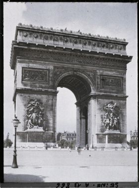 Image représentant L'arc de Triomphe place de l'Etoile, vu des Champs-Elysées