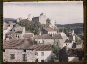 Image représentant France, St Yvoine, Vue générale sur le Village de plus près
