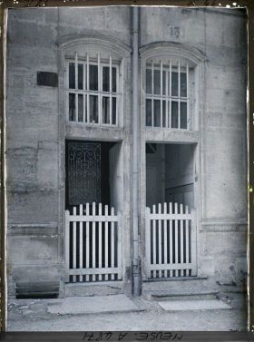 Image représentant Deux portes à grille rue des Ducs