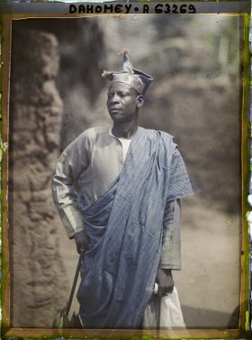 Image représentant Le chef féticheur du Serpent, prêtre au culte de Dangbé