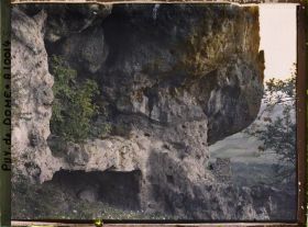Image représentant France, Perrier, Grottes du Perrier,  Entrée d'une maison