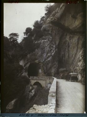 Image représentant L'entrée du tunnel du saut du Loup