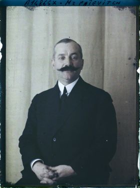 Image représentant https://musee-albert-kahn.s-museum.fr/home/NWQ2OTAwYzNmYjZlZTk1ZWQwODJmMjY4L2dlbmVyaWMtbm90aWNlLXRhYi9hdXRob3JpdHkvNjE3YTc5ZjVjZjhiODk2OGIzMzM3ZDIx/5d6900c3fb6ee95ed082f268/generic-notice-tab/authority/617a79ebcf8b8968b33374e4 Monsieur Païevitch