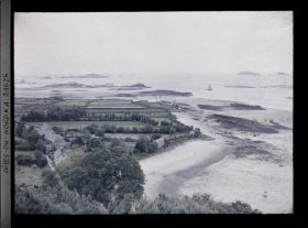 Image représentant La baie de Paimpol à marée basse vue de la tour de Kerroc'h