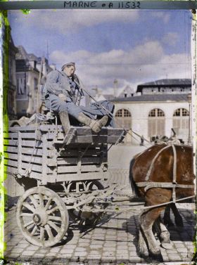 Image représentant Voiture de ravitaillement, place des Marchés (aujourd'hui place du Forum)
