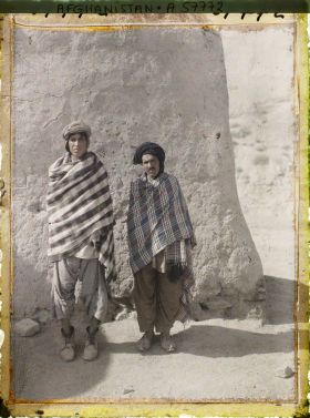 Image représentant Deux habitants de Mukur (ville à une centaine de kilomètres au sud-ouest de Ghazni) en déplacement
