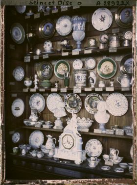 Image représentant Virtine des collections de porcelaine de Paris et d'île-de-France du musée de Sèvres