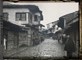 Image représentant La grande rue de Struga qui conduit au pont bâti