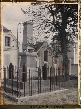 Image représentant France, Bourg et Comin, Monumt aux Morts