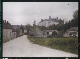Image représentant Le château dominant le village