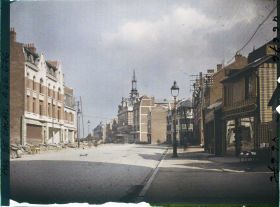 Image représentant France, Lens, Rue des Ecoles vers Place J. Jaurès